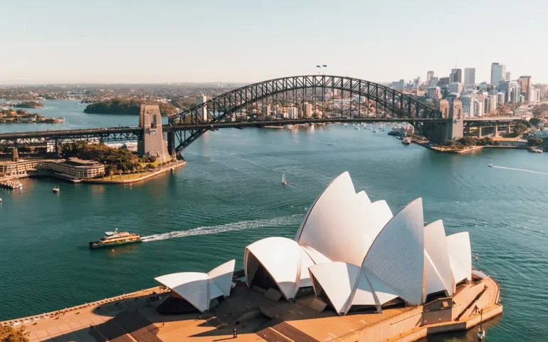 Ataque de tubarão na Austrália remete a episódio histórico com Mick Fanning há 10 anos