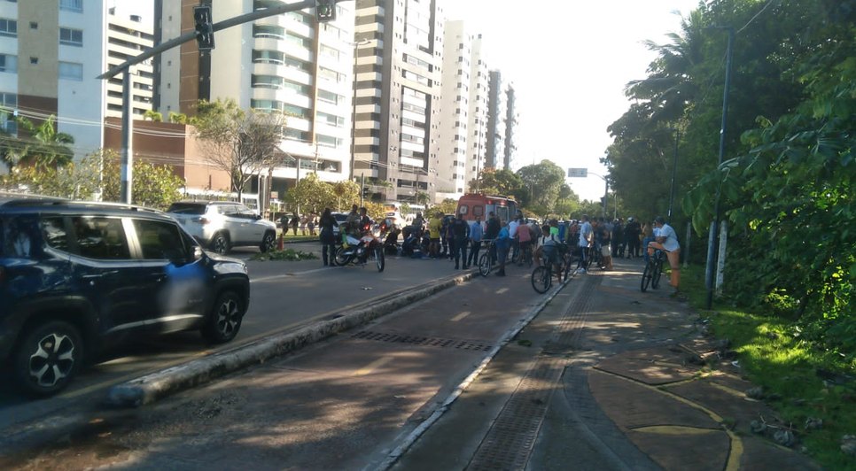 Carro mata ciclista atropelado e foge sem prestar socorro em Aracaju