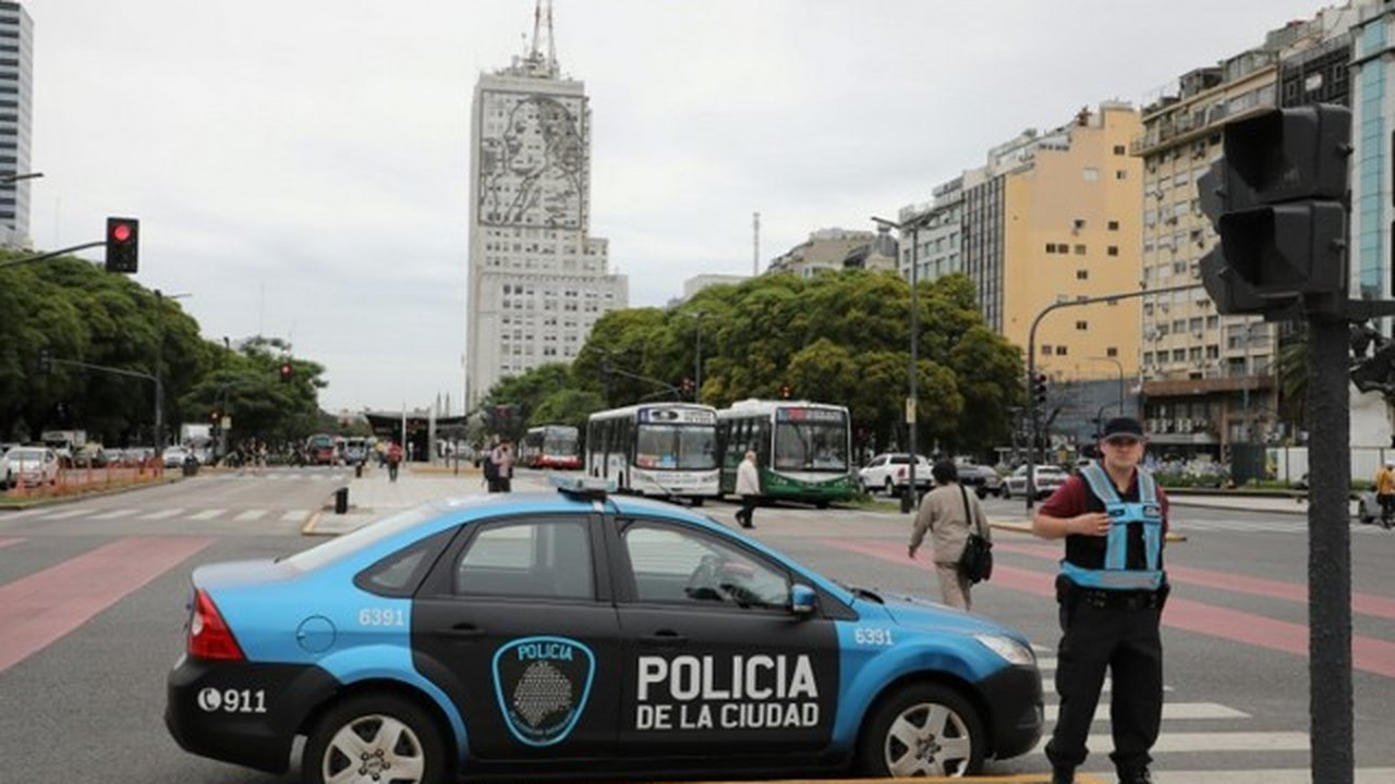 Homem é detido com arma nas imediações de local onde presidente da Argentina participava de ato