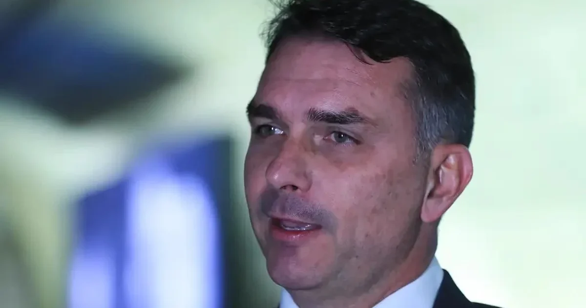 Pressionado pelo eleitorado, Flávio Bolsonaro recua e anuncia voto a ...