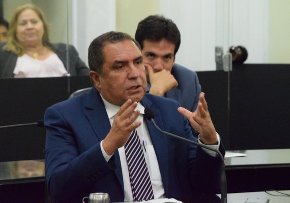 Inácio critica demora nas ações para o bairro do Pinheiro