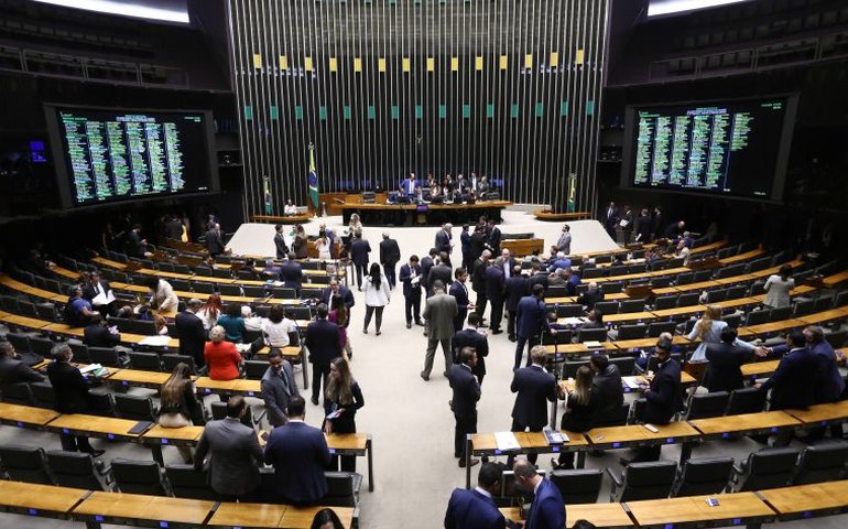 Debatedores defendem qualidade na formação médica no Brasil; assista