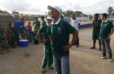Joécio relaciona 23 jogadores no Coruripe para receber o campeão sergipano no Gersão