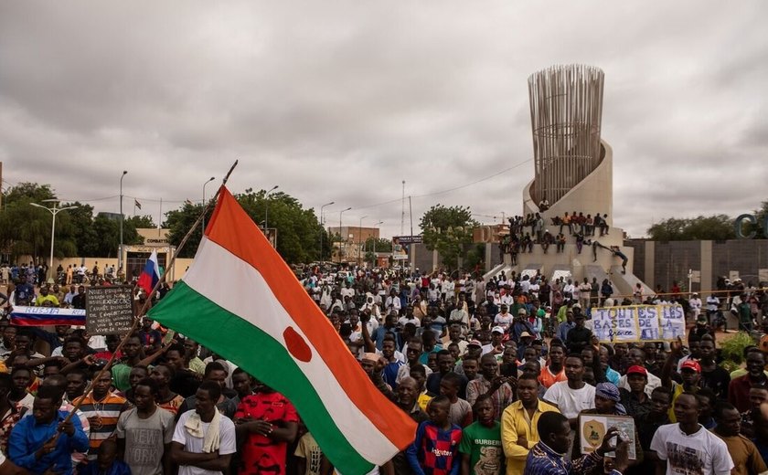 Oito brasileiros conseguem sair do Níger após golpe de Estado e nove querem permanecer no país