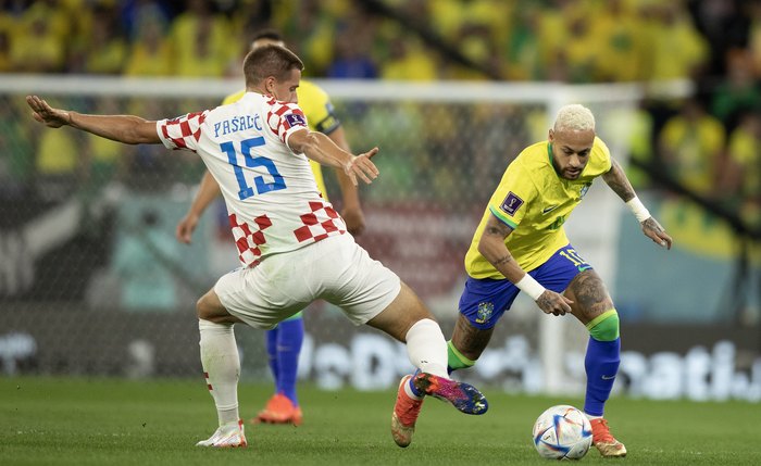 Neymar disputa bola contra jogador da Croácia pela Copa do Mundo 2022cia Neymar disputa bola contra jogador da Croácia pela Copa do Mundo 2022cia
