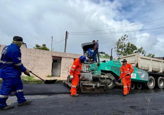 Moradores do bairro Santa Lúcia são beneficiados com mais obras de pavimentação de ruas