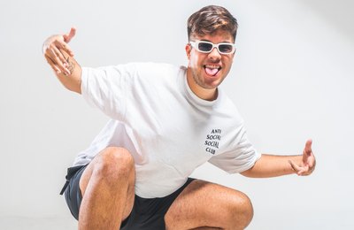 Digital Influencer Alvaro Neto comanda o Twitter da cantora Marilia Mendonça 