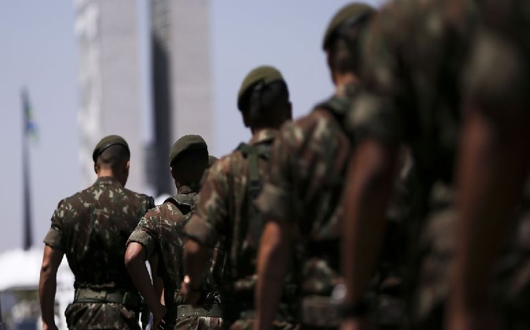 Costa e Dias cobram recolocação de Forças Armadas ‘em seu papel constitucional’