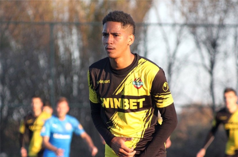 Adaptado ao velho continente, jovem atacante brasileiro troca de clube e vive expectativa em disputar Liga Europa