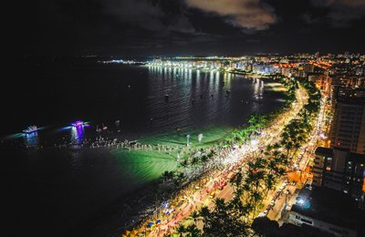 Luau Massayó encanta turistas em noite de superlua na orla de Ponta Verde