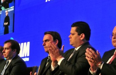 Rodrigo Maia e Davi Alcolumbre destacam nova previdência e avanço de pleitos municipalistas