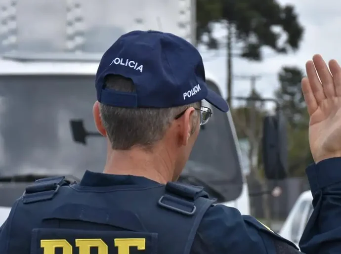 Acidentes em estradas federais durante o feriado matam 109 pessoas