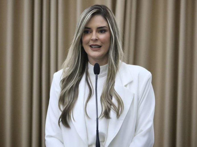 Doutora Sâmea toma posse e faz pronunciamento em tom de agradecimento