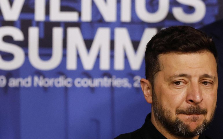 Aprovando lei contra órgãos anticorrupção, Zelensky abala confiança do Ocidente em Kiev, diz mídia