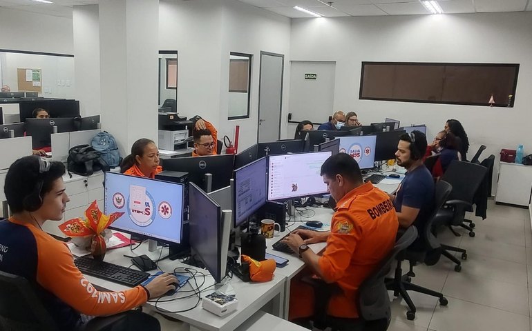 Samu homenageia profissionais que atendem os chamados de urgência e emergência