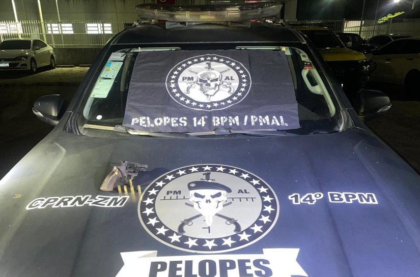 PM flagra crimes de porte ilegal de arma de fogo e receptação em Maceió e Jacuípe