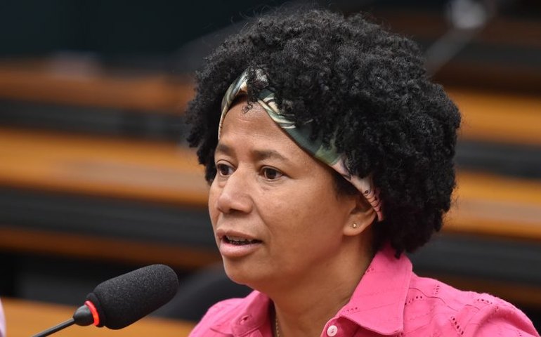 Comissão aprova orientação obrigatória sobre manobras antiengasgo para gestantes