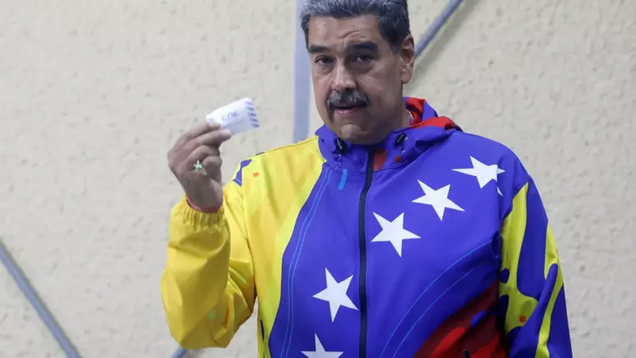 Principal candidato da oposição vota na Venezuela