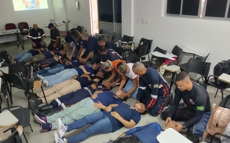 Samu realiza curso de Suporte Básico de Vida para atendimento de vítimas de afogamento