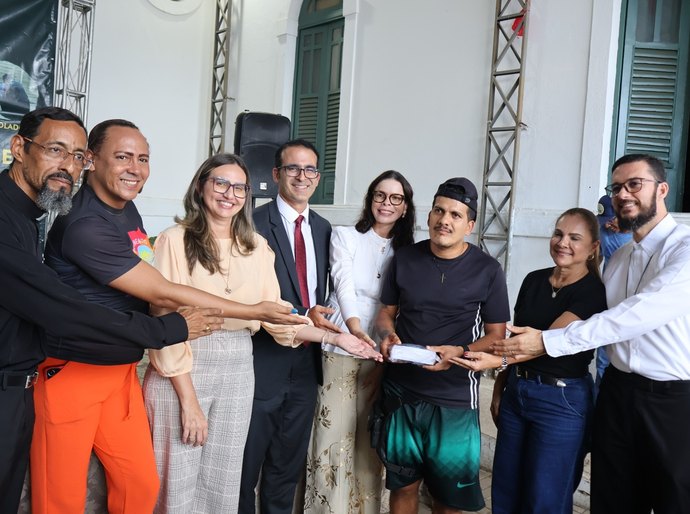 Mutirão organizado pela Justiça Federal entrega de mais de 150 óculos para pessoas em situação de rua