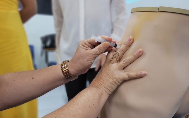 Gerência de Imunização inicia curso sobre administração de injeção na região ventroglútea