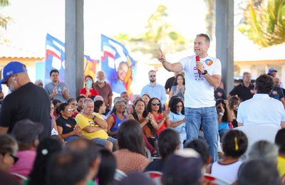 Renan Filho apresenta propostas e recebe apoio de 33 mil pescadores e marisqueiras