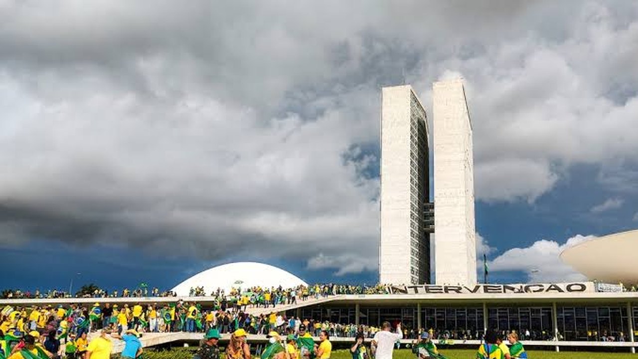 Mídia internacional compara ações terroristas em Brasília à invasão do Capitólio