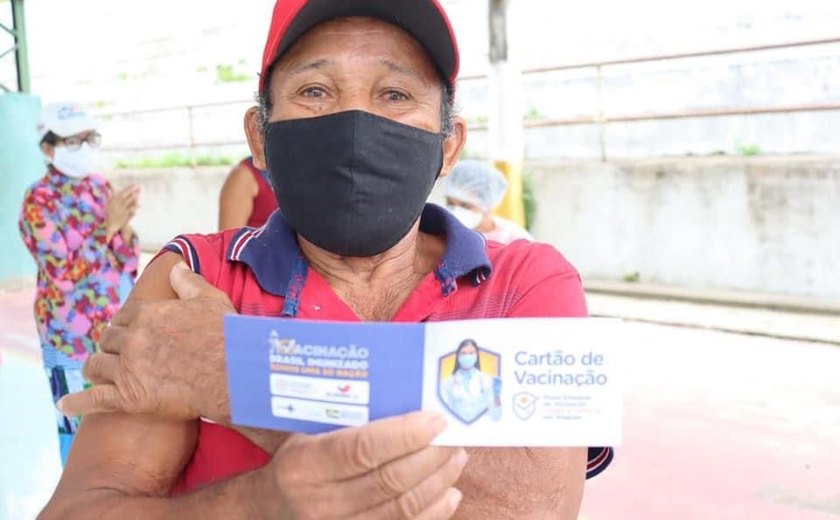 Saúde de Santana do Mundaú anuncia terceira dose de reforço contra a Covid-19 para idosos acima de 70 anos