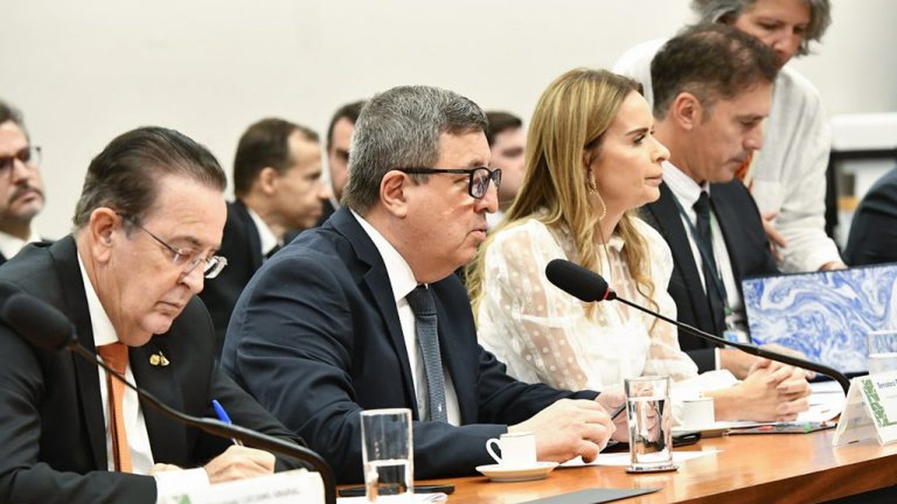 Comissão de Orçamento vai ouvir ministros sobre adaptações necessárias na LDO