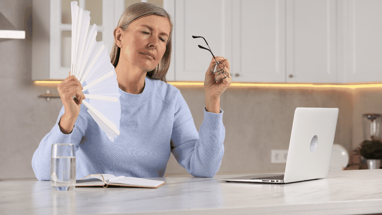 Calor na menopausa: por que o corpo parece ‘esquentar do nada’?