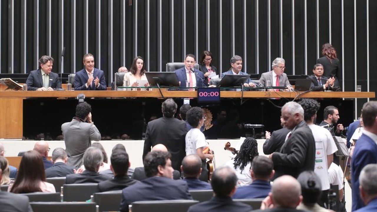 Projeto na Câmara propõe quebra de patente de canetas emagrecedoras