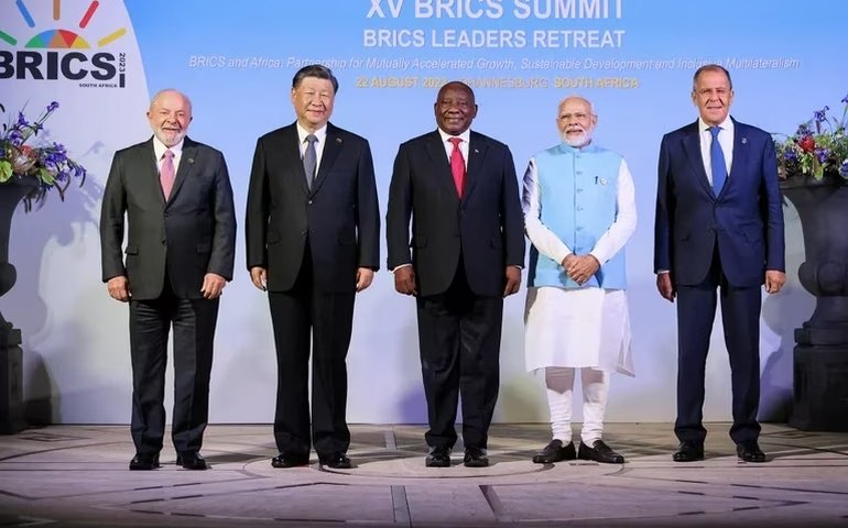Brics amplia bloco e convida seis países; Argentina e Irã farão parte do grupo