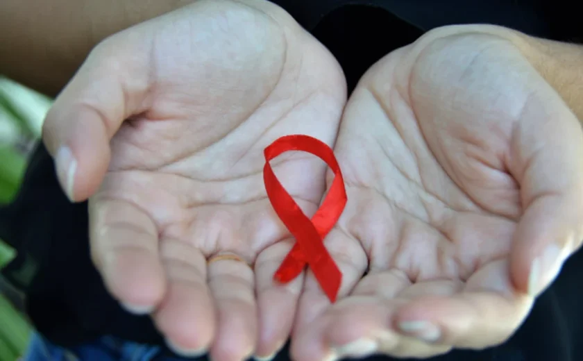 Jovens lideram casos de Aids em Alagoas em 2025, aponta Ministério da Saúde