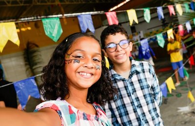Encerramento do projeto “Nos trilhos do cordel: um arraiá cultural” reúne centenas de estudantes