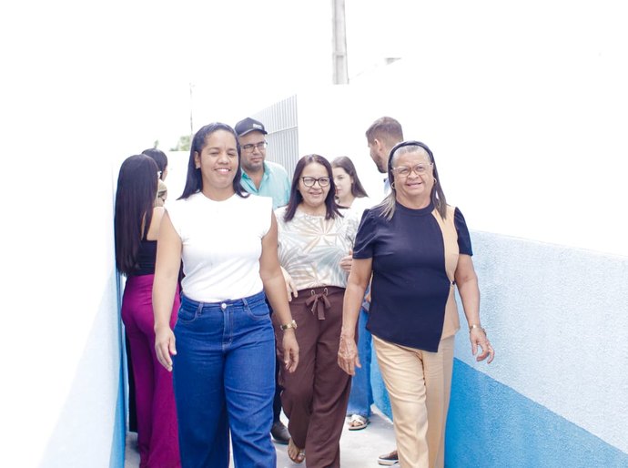 Prefeita Tia Júlia realiza visita técnica às obras de manutenção na Escola Rosinha Pimentel