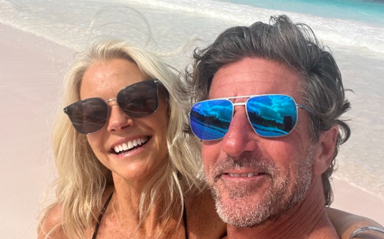 Brett James, compositor vencedor do Grammy, morre em acidente de avião com namorada e enteada