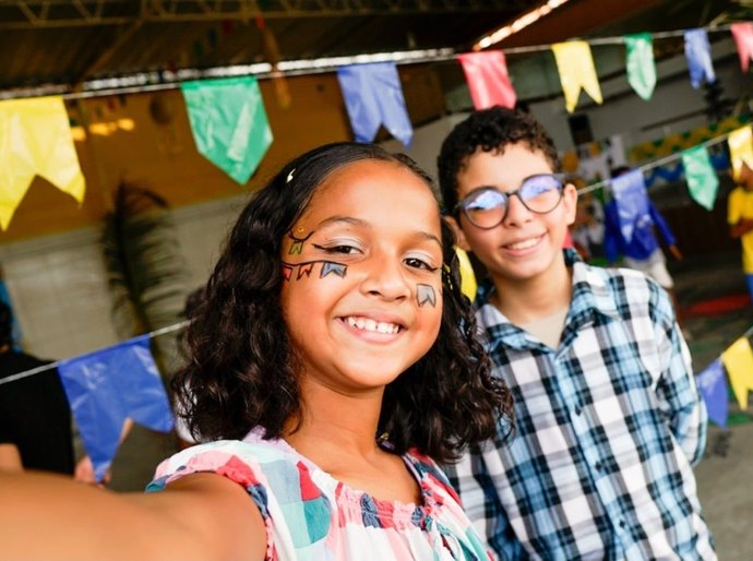 Encerramento do projeto “Nos trilhos do cordel: um arraiá cultural” reúne centenas de estudantes
