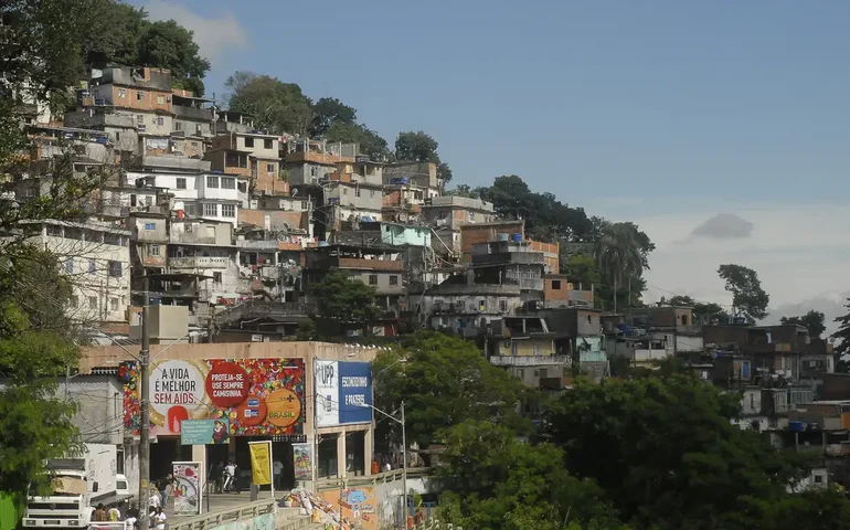 PM afasta policiais envolvidos em operação no Morro dos Prazeres; câmeras não registraram invasão