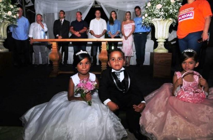 Casamento coletivo realiza sonho de 64 casais em Teotônio Vilela