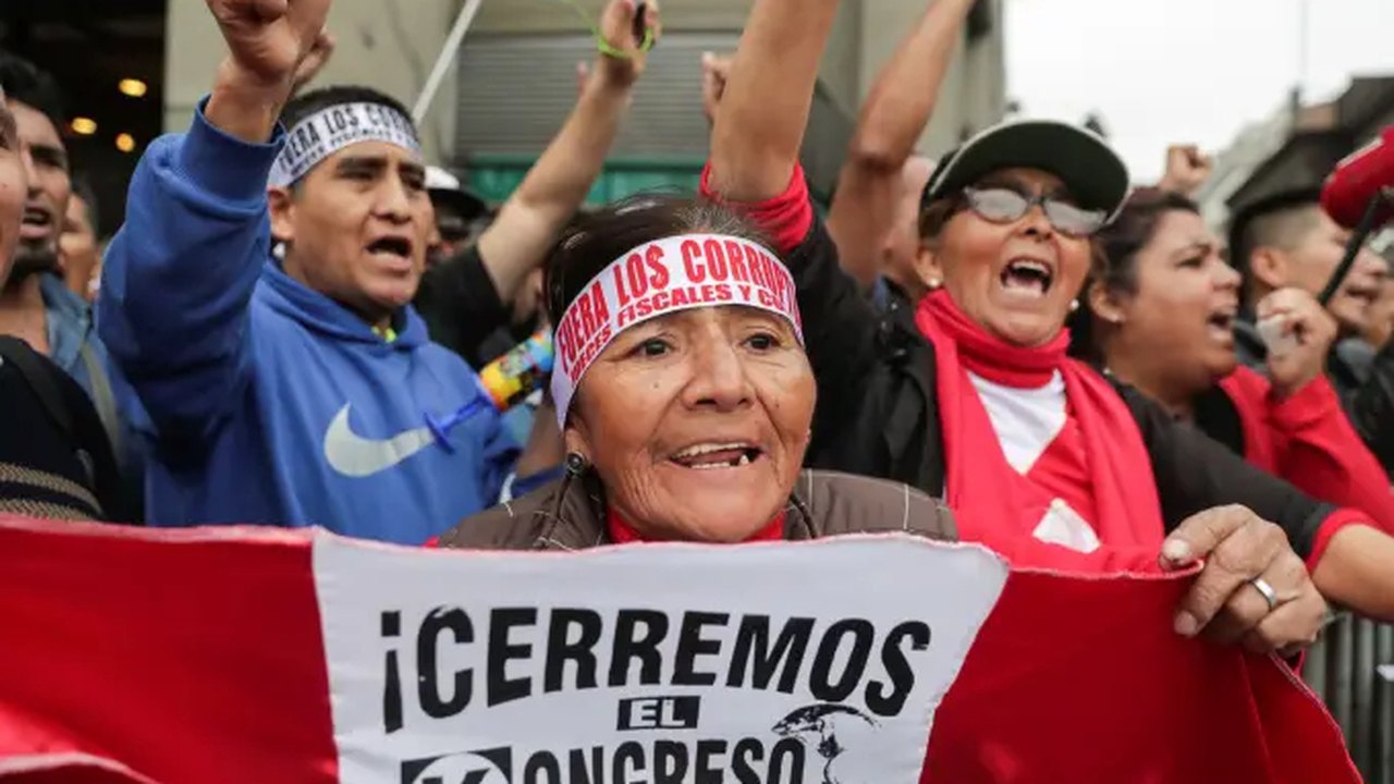 Peru: Manifestantes fecham aeroporto de Huancabamba com pedido de novas eleições