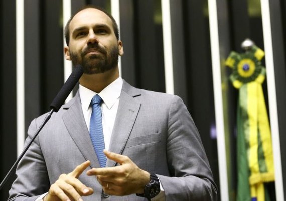 Eduardo Bolsonaro posta vídeo antigo de Amorim com Maduro após montagem com IA