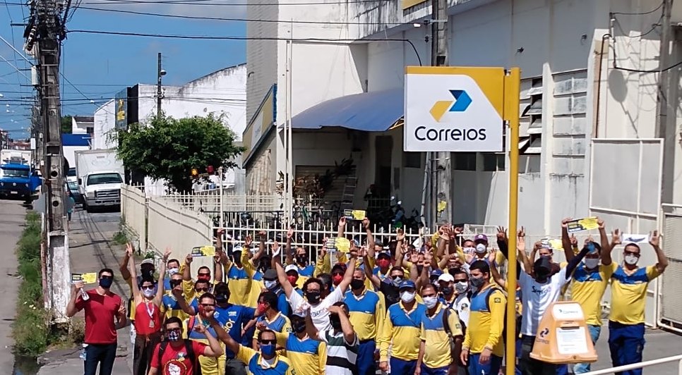 trabalhadores em greve
