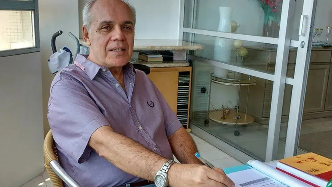 Economista diz que dólar continua subindo por conta do ‘pífio pacote econômico do Governo Federal’