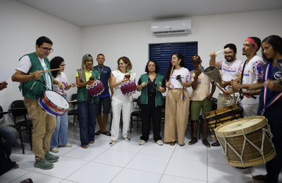 Ritmo do maracatu Baque Alagoano e sarau de poesias marcam último encontro de 2025 do Expresso Leitura