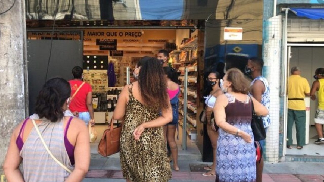 Filas são registradas no primeiro dia da reabertura de shoppings de Salvador