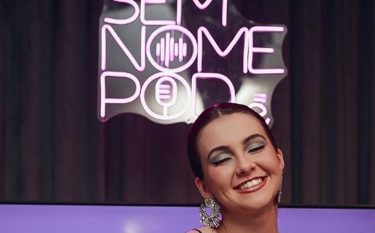 Klara Castanho lança nova temporada do podcast “Sem Nome Pod”