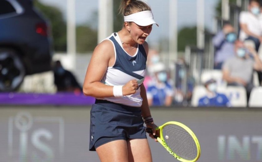 Krejcikova despacha Sakkari e encara Pavlyuchenkova na final em Roland Garros