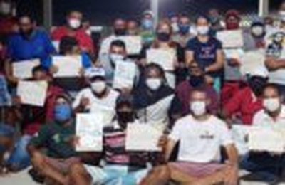 Jangadeiros são certificados como condutores responsáveis   