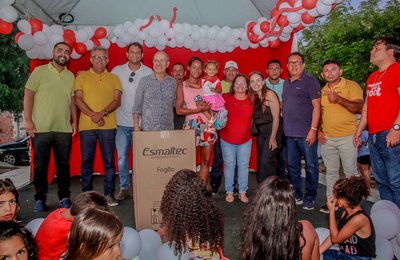Sétima edição do Assistência Com Você beneficia famílias da Cidade do Povo, em Penedo