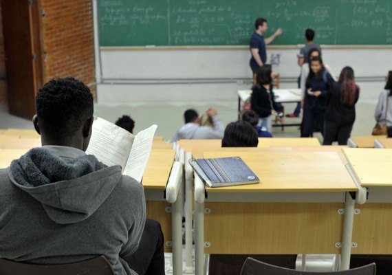 Cursos populares para concurso público podem despertar para política